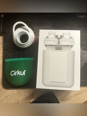 Cirkul Green Neoprene Bottle Sleeve with White Cartridge Holder Kit